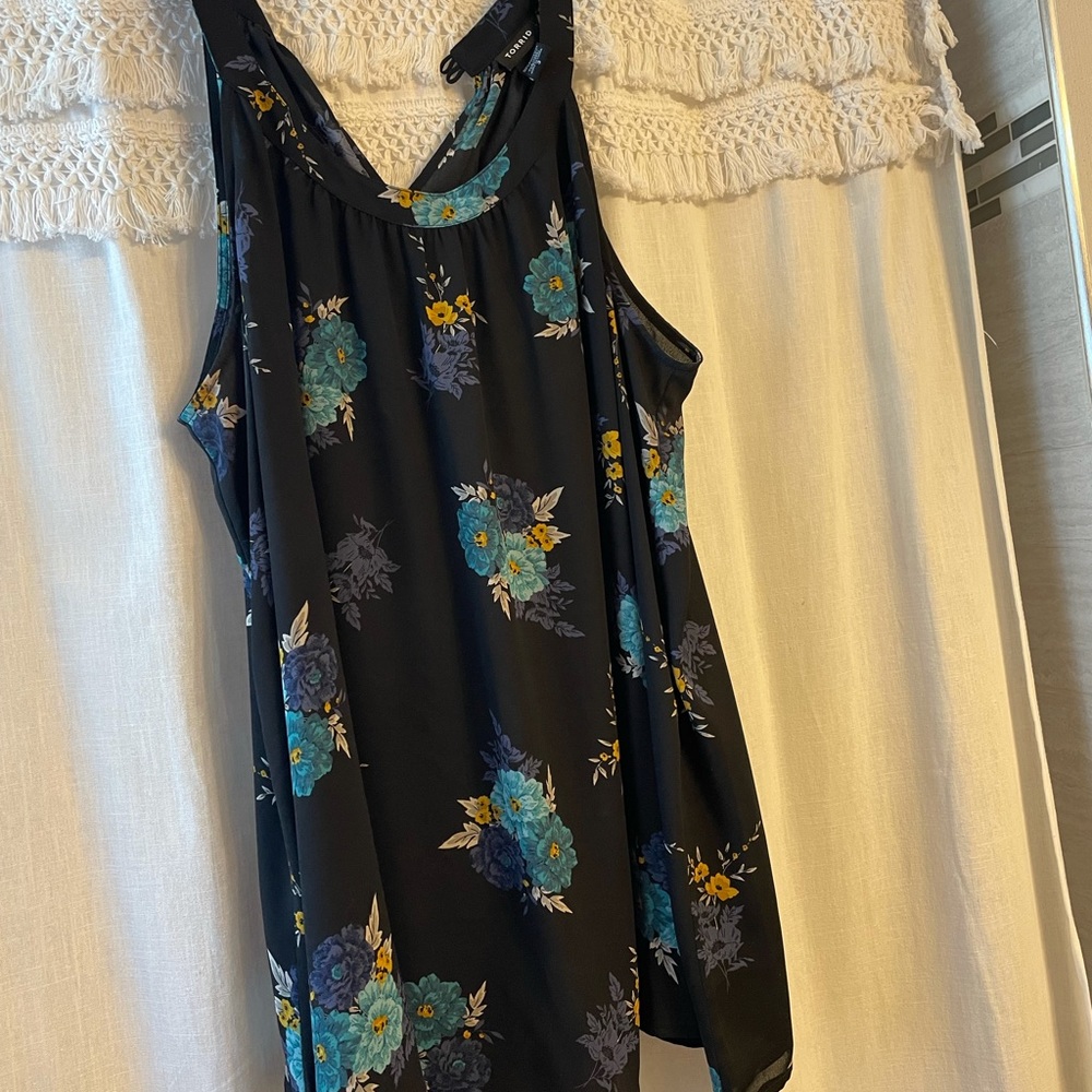Torrid size 3 sleeveless blouse.